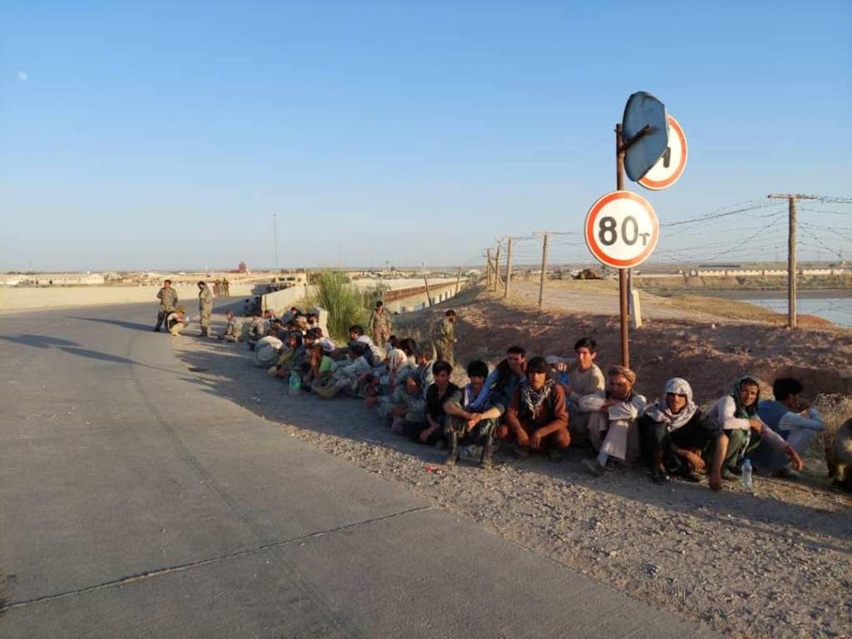 Taliban saldırısından kaçan 134 Afgan askeri Tacikistan\'a sığındı