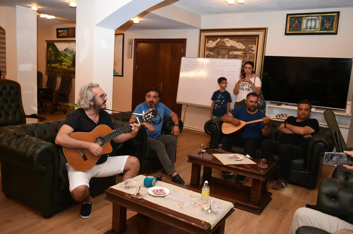 Tarsus Belediye Başkanı Bozdoğan, müzisyenleri kabul etti