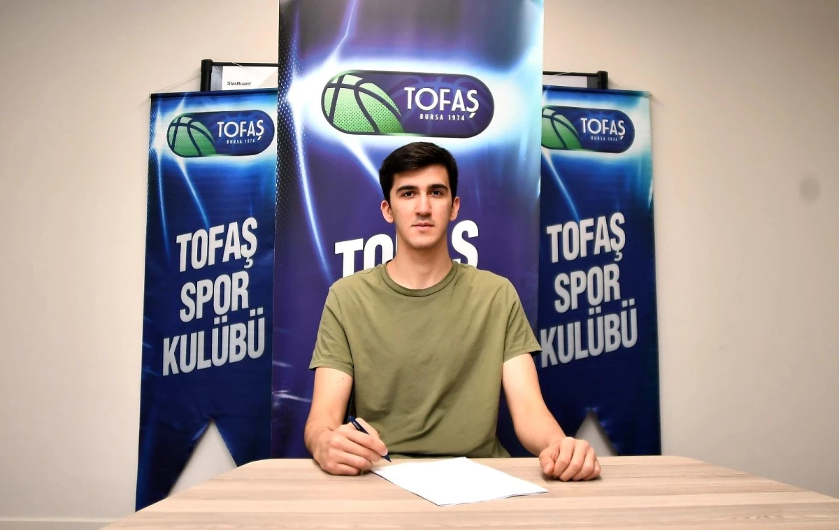 TOFAŞ, altyapıda forma giyen Bülent Hamza Çelik ile profesyonel sözleşme imzaladı