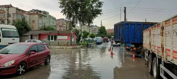 TEKİRDAĞ TRAKYA'DA SAĞANAK ETKİLİ OLDU