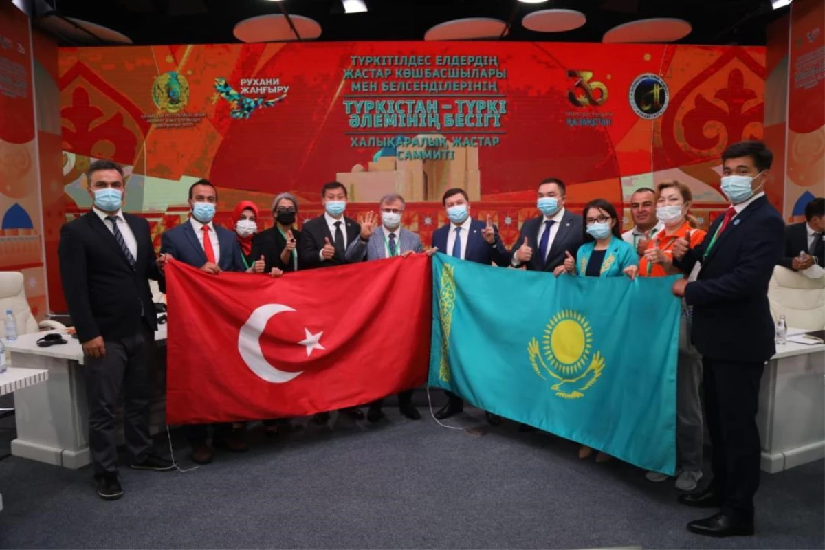 Türk dünyasının gençleri Türkistan\'da buluştu