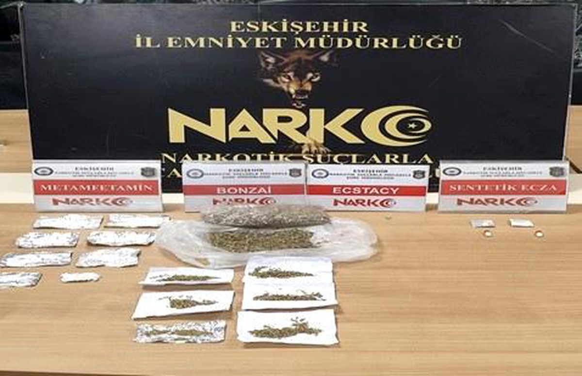 Uyuşturucu alışverişinden yakalanan 5 kişiden 1\'i tutuklandı