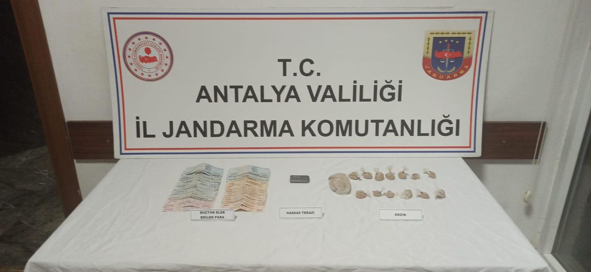 Antalya\'da uyuşturucu operasyonunda 3 kişi yakalandı