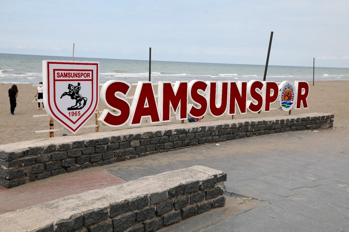 Atakum sahilindeki Samsunspor tabelası onarıldı