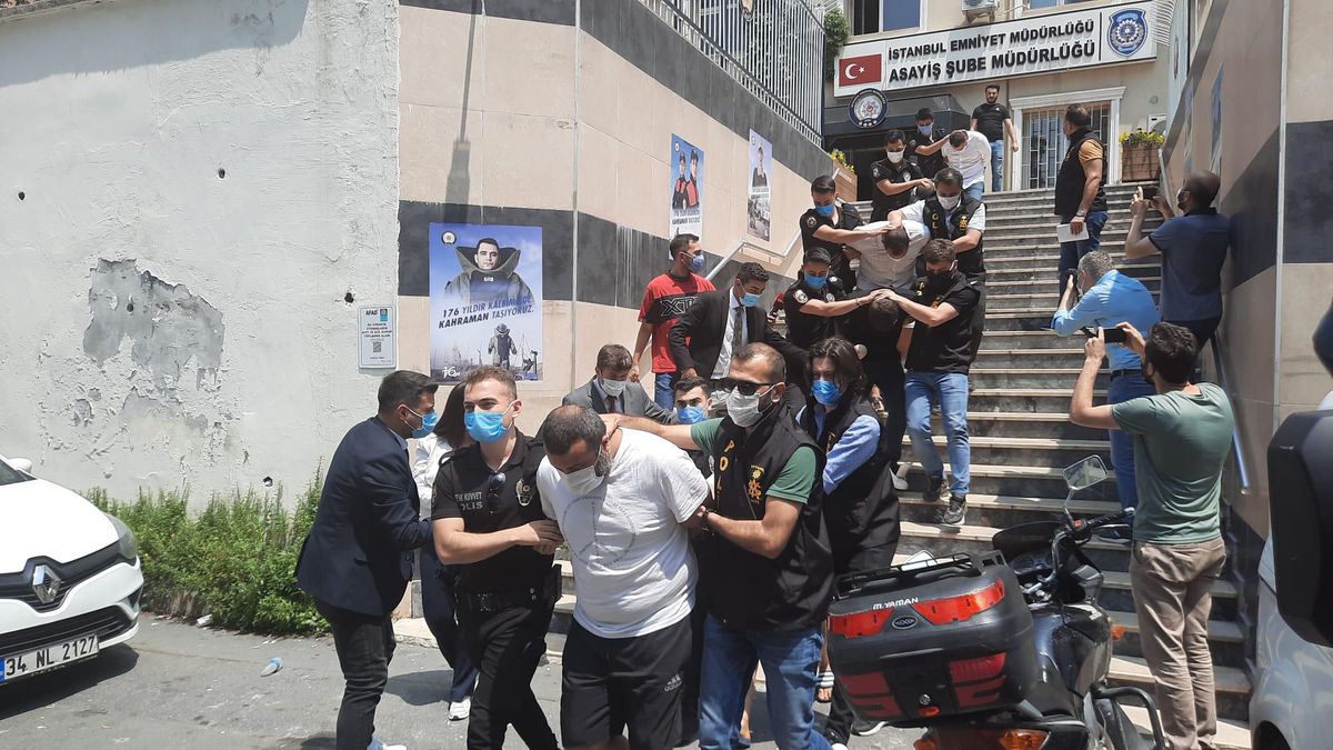 Ataşehir\'de bir kadının öldüğü silahlı gasp olayına ilişkin gözaltında bulunan 7 kişi adliyeye sevk edildi