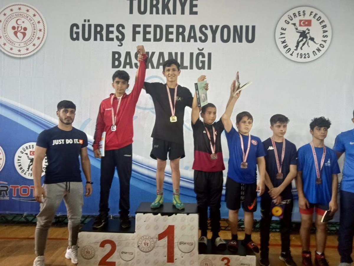 Bağcılarlı sporcu güreşte Türkiye birincisi oldu
