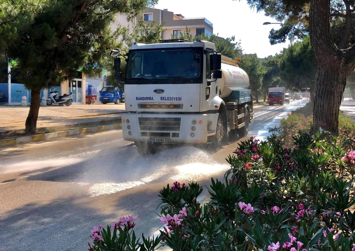 Bandırma Belediyesi\'nden Erdek\'e temizlik desteği