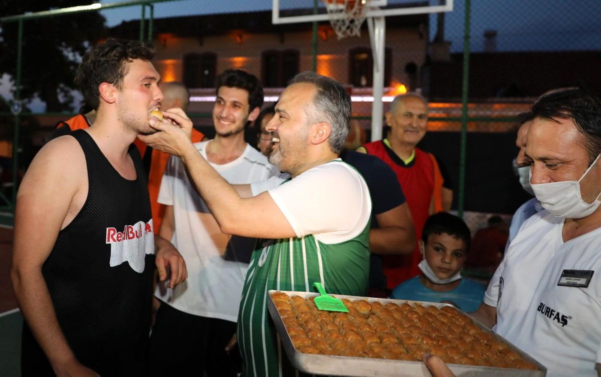 Başkan Aktaş, \'İhtiyar Delikanlılar\' ile kapıştı