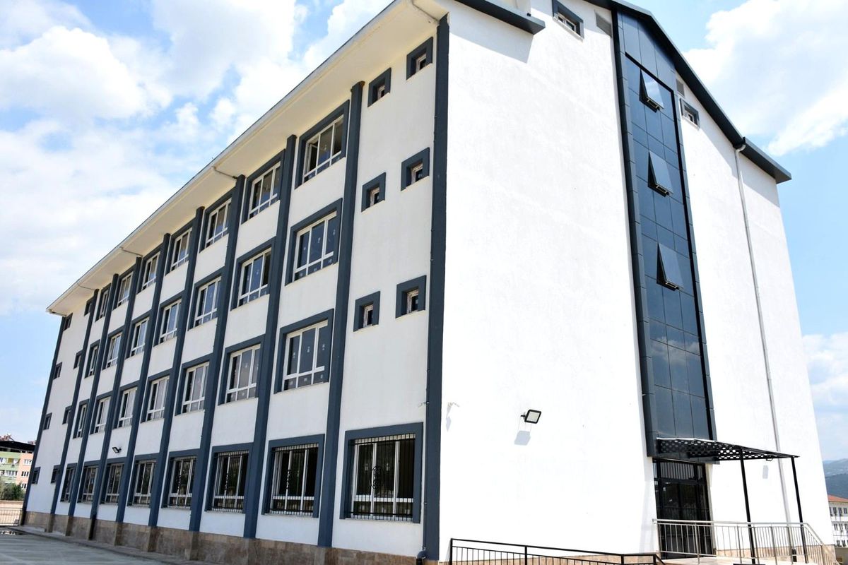 Buharkent Belediyesi tarafından yapılan Anadolu Lisesi\'nin inşaatı tamamlandı