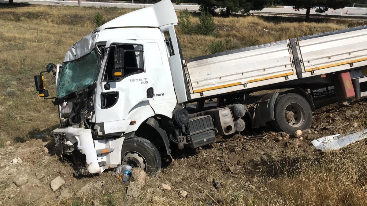 Burdur\'da iki tır çarpıştı; 1 yaralı