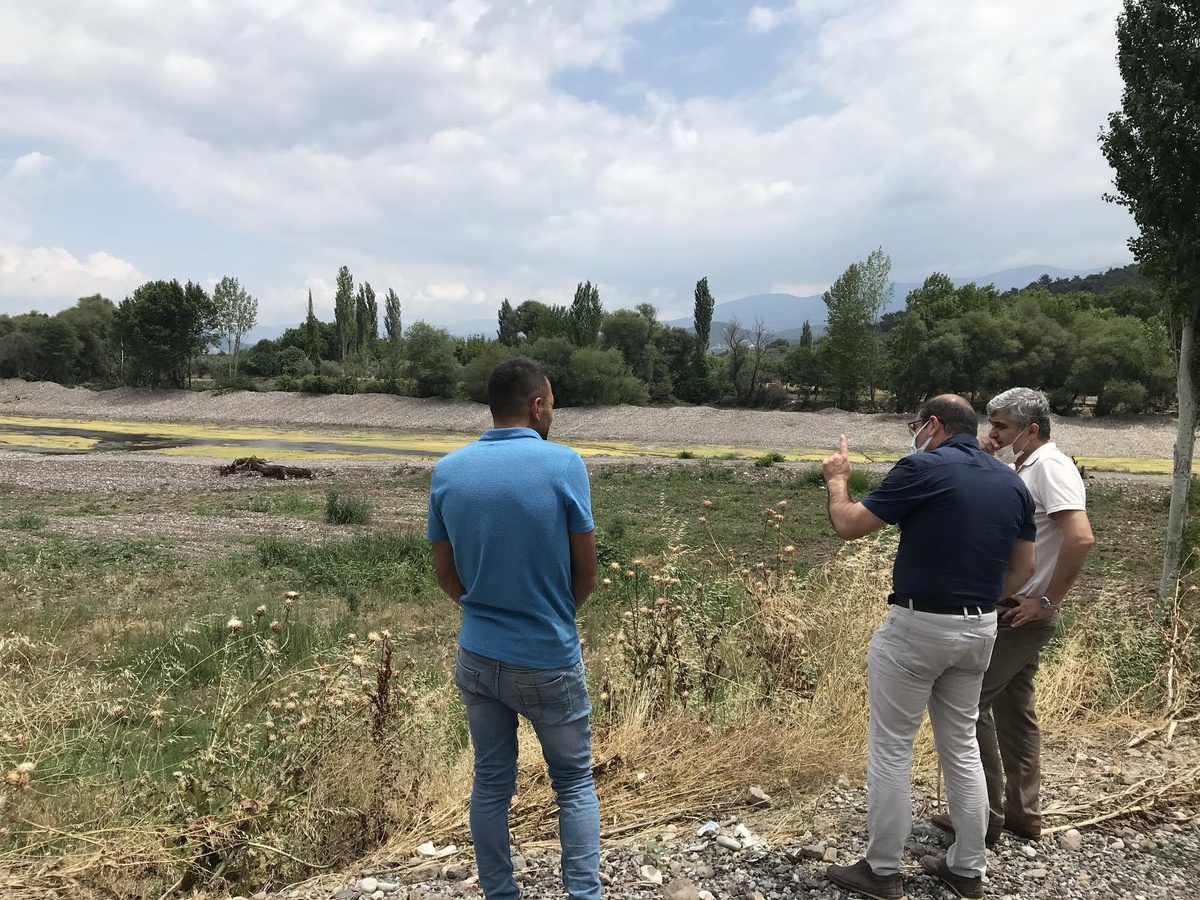 Büyükşehir, üreticilerin sorunlarının çözümü için sahada