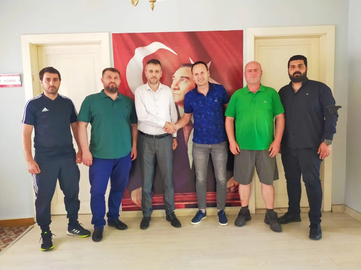 Edirnespor teknik direktör Cahit Erçevik ile yeniden sözleşme imzaladı