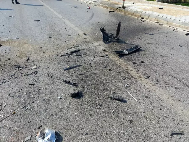 Hatay'da otomobil ile minibüs kafa kafaya çarpıştı: 3 yaralı Hatay'da otomobil ile minibüs kafa kafaya çarpıştı: 3 yaralı