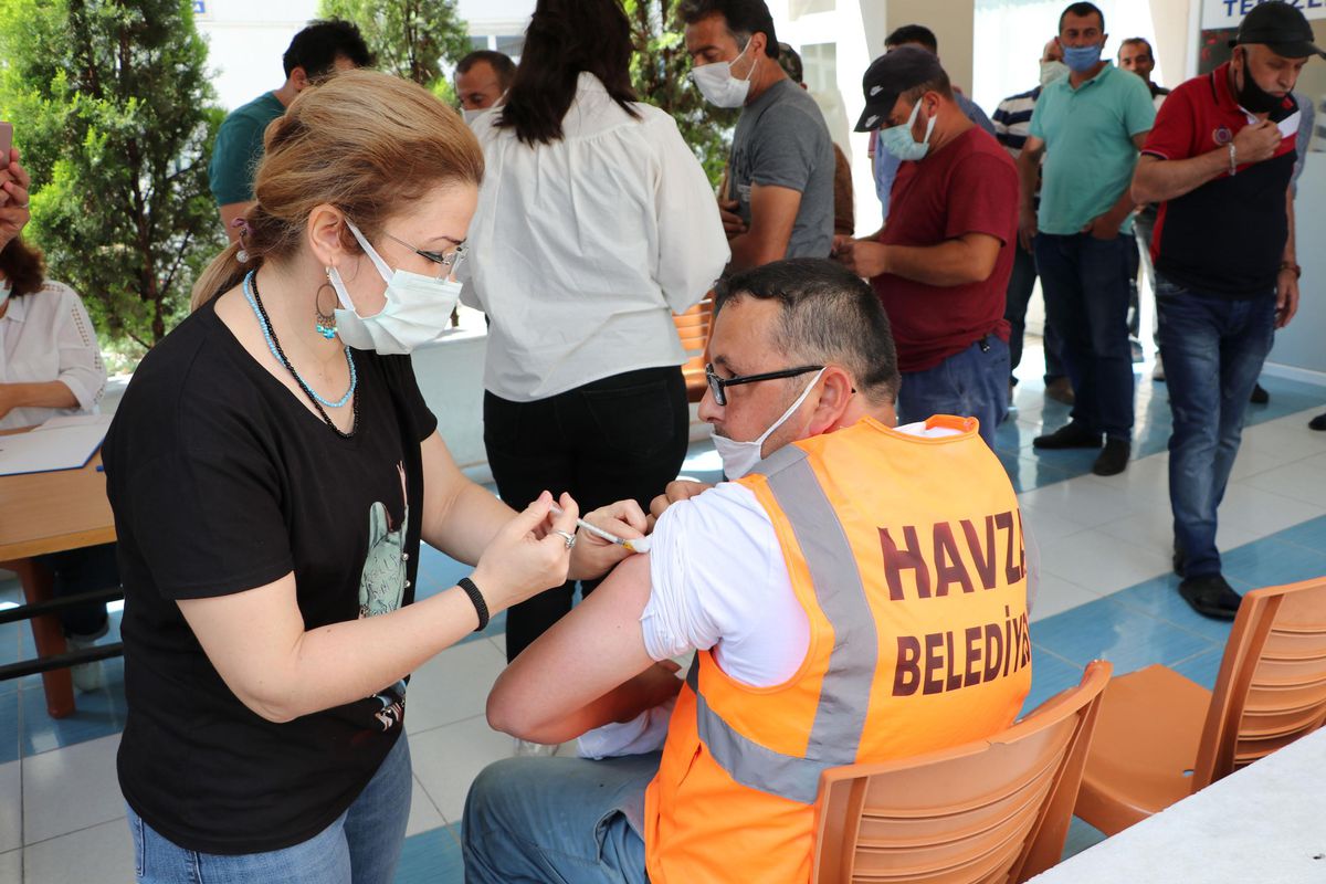 Havza Belediyesi personeline Kovid-19 aşısı belediyede yapıldı