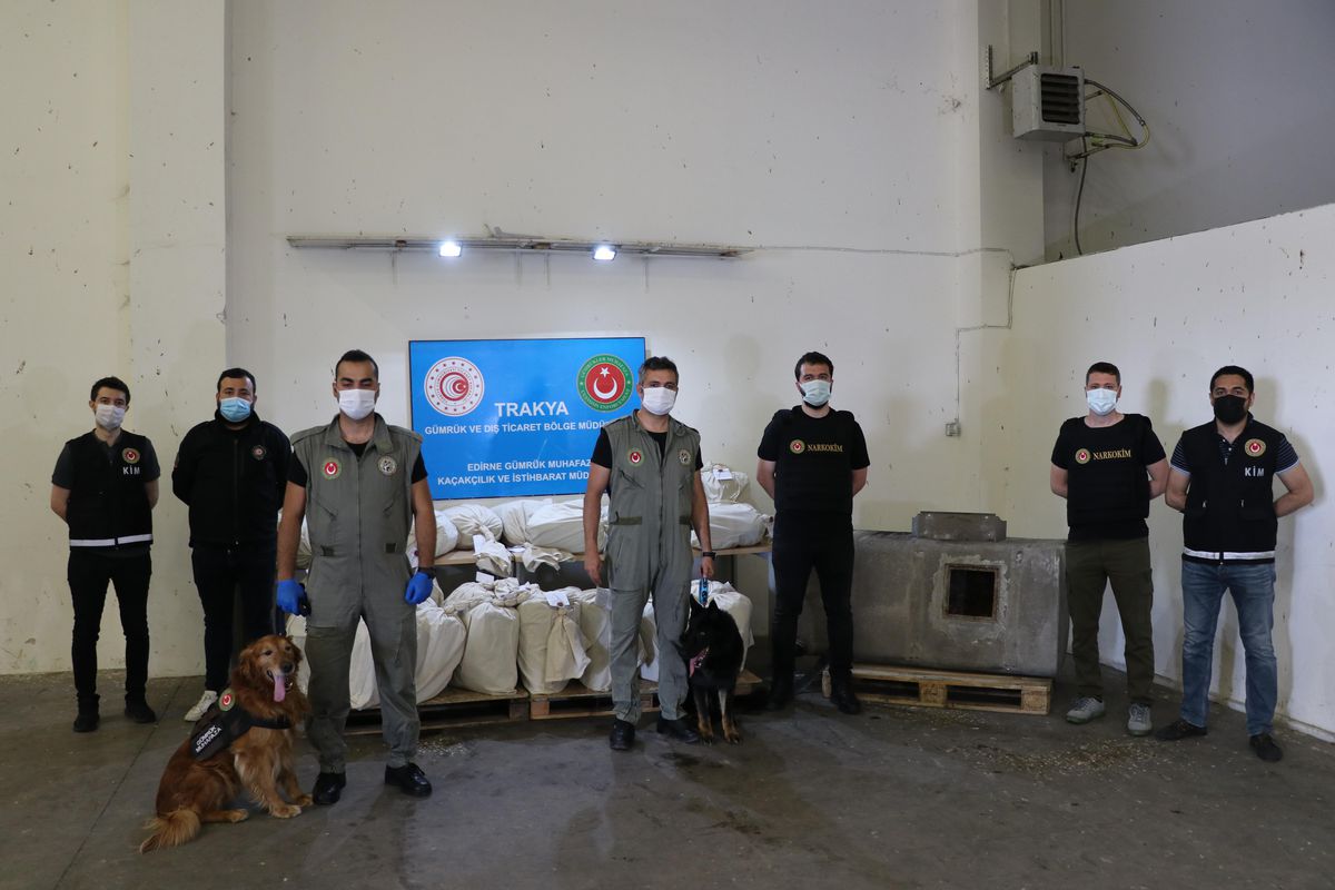 Kapıkule\'de bir tırda 116 kilo 426 gram uyuşturucu ele geçirilmesiyle ilgili 2 şüpheli tutuklandı