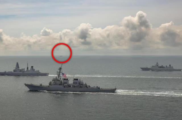 Karadeniz'de sular ısınıyor! İngiliz savaş gemisine uyarı ateşi açan Ruslar, şimdi de bombalamakla tehdit ediyor