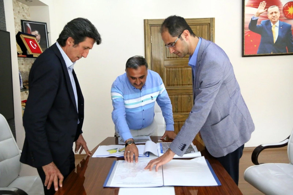 Kentsel dönüşüm için büyükşehir belediyesi daire başkanlarından Başkan Mehmet Cabbar\'a ziyaret