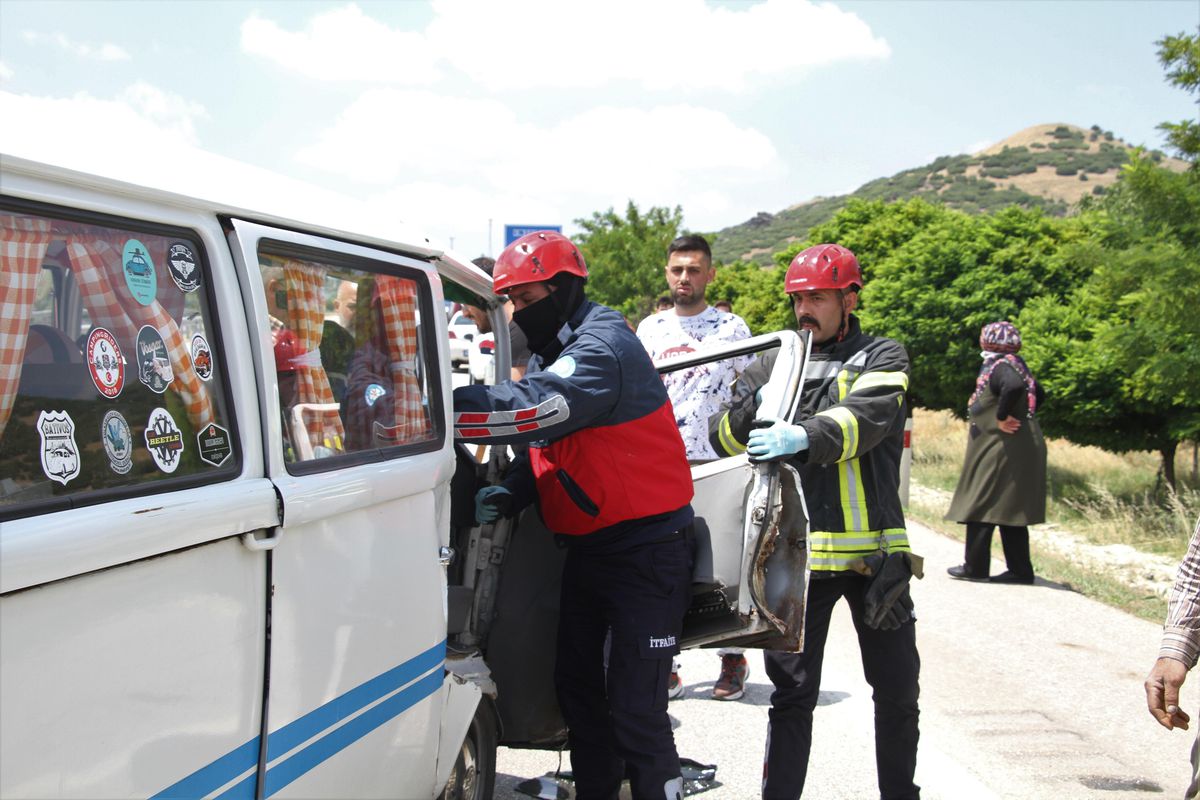 Son dakika haberleri | Dört aracın karıştığı trafik kazasında 4 kişi yaralandı