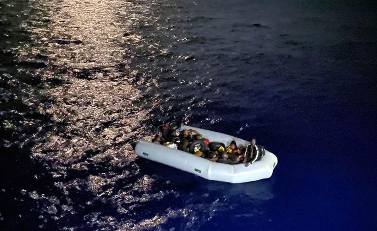 Marmaris\'te 16 düzensiz göçmen kurtarıldı