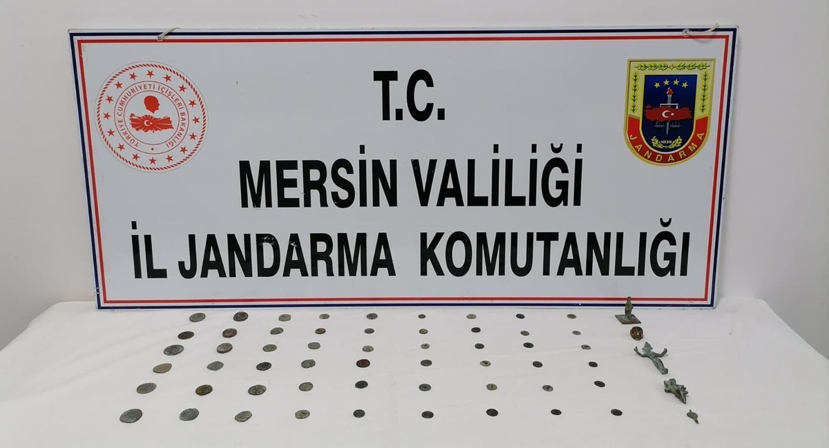 Mersin\'de tarihi eser operasyonunda sikke ve objeler ele geçirildi