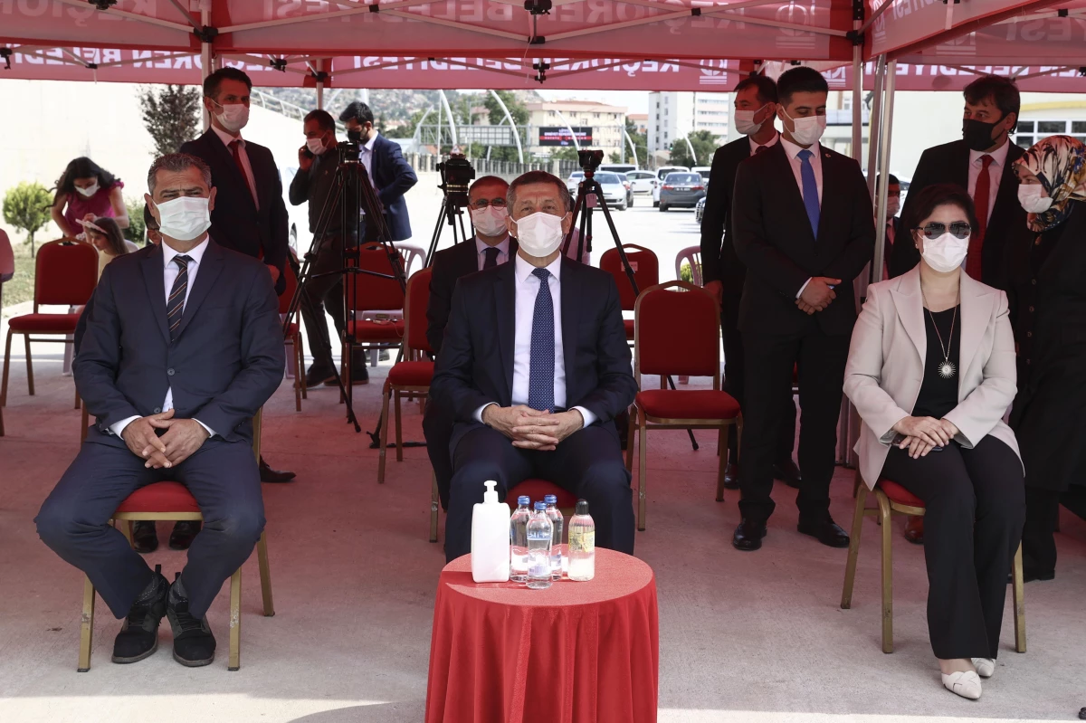 Son dakika haberi... Milli Eğitim Bakanı Selçuk, Ankara Anadolu Masal Evi\'ni açtı