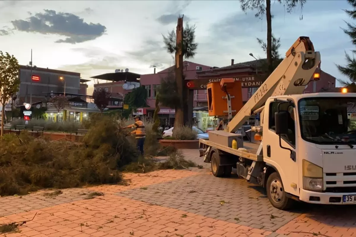 Ödemiş Belediyesi şiddetli rüzgar sonrası alarma geçti