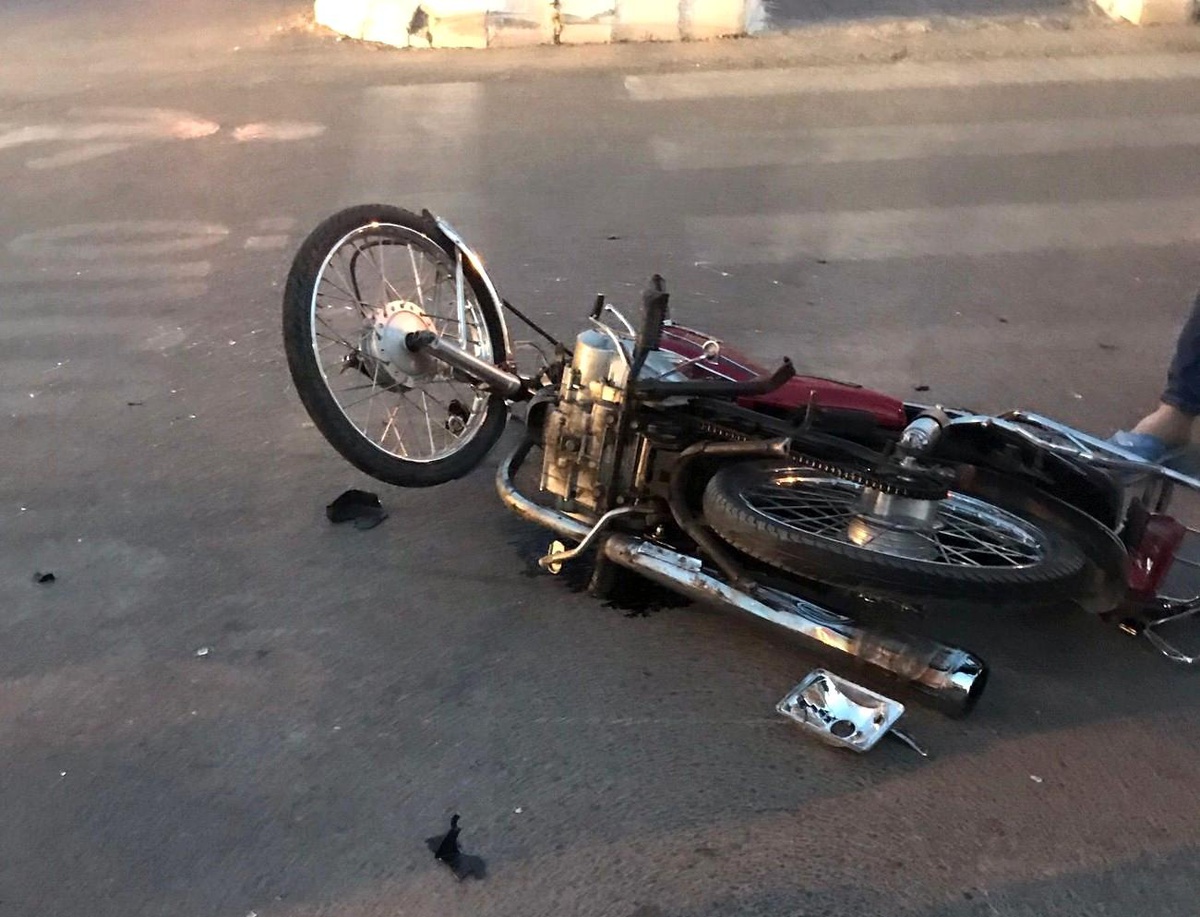 Otomobille çarpışan motosikletin sürücüsü yaralandı