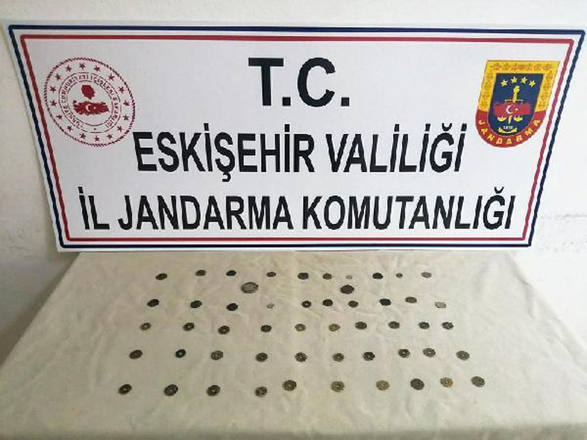 Roma ve Bizans dönemine ait 52 sikke ele geçirildi