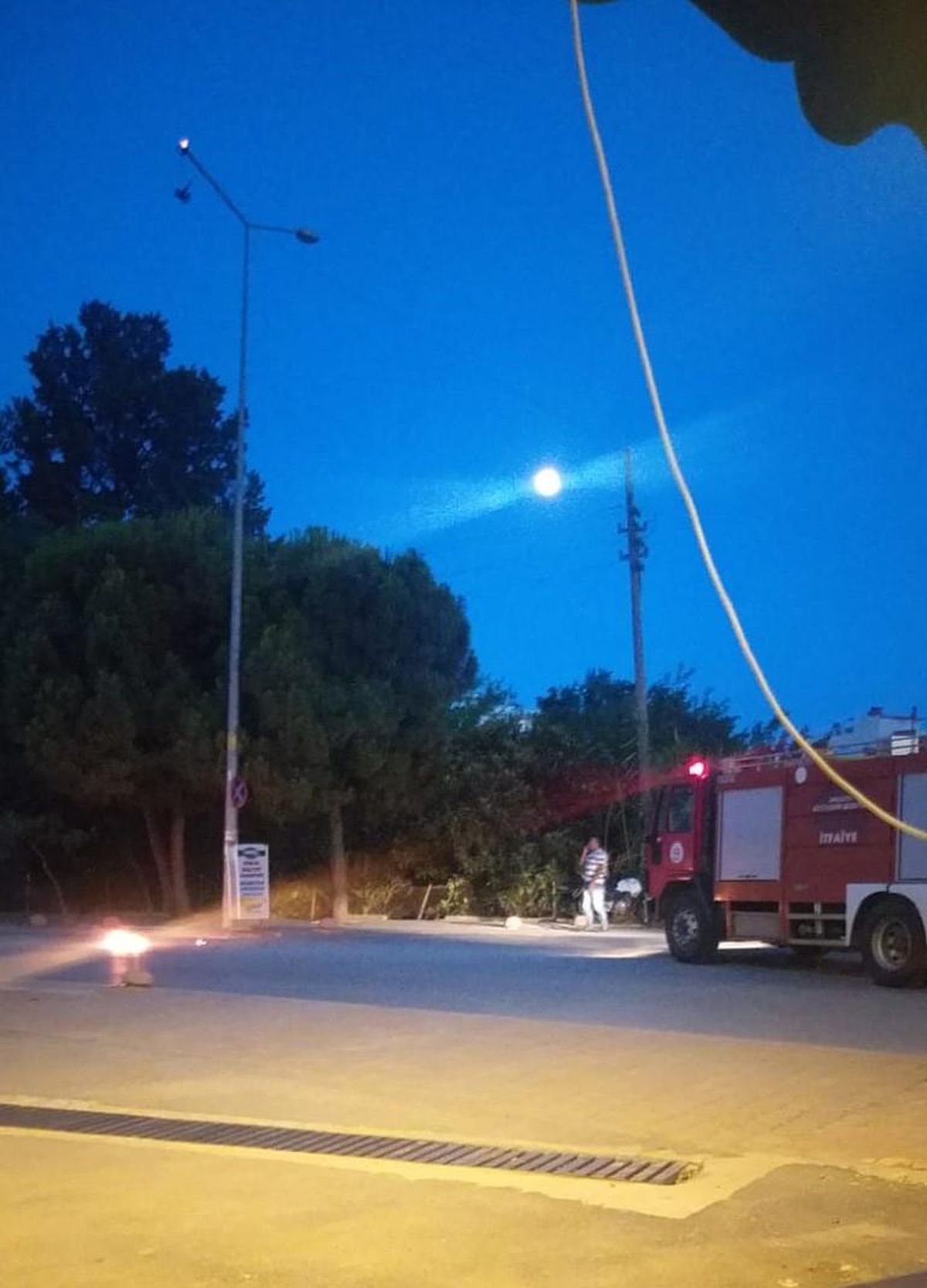 Son dakika haberi: Serik\'te sokak lambasında çıkan yangın söndürüldü