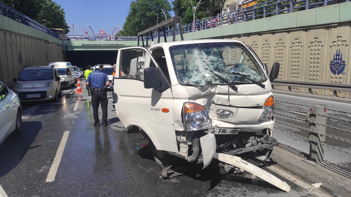 Sultangazi\'de meydana gelen trafik kazasında 2 kişi yaralandı