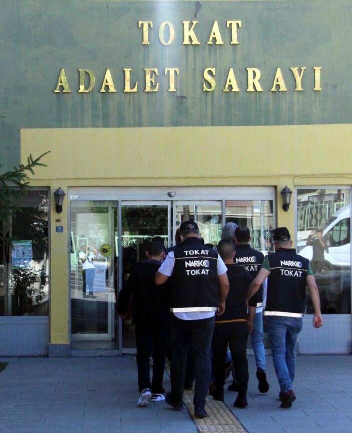 Son Dakika | Tokat merkezli uyuşturucu operasyonunda yakalanan 12 zanlı tutuklandı