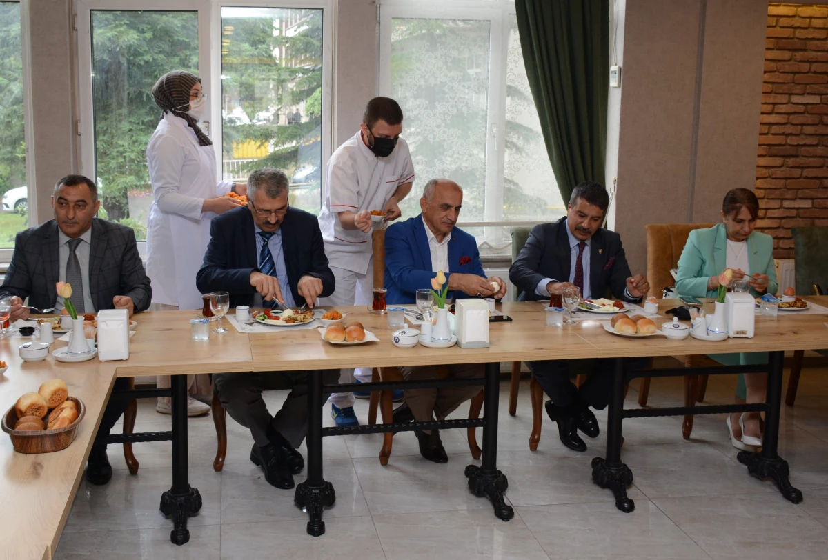 Trabzon\'da dezavantajlı gençler mutfak elemanı kursuna katıldı