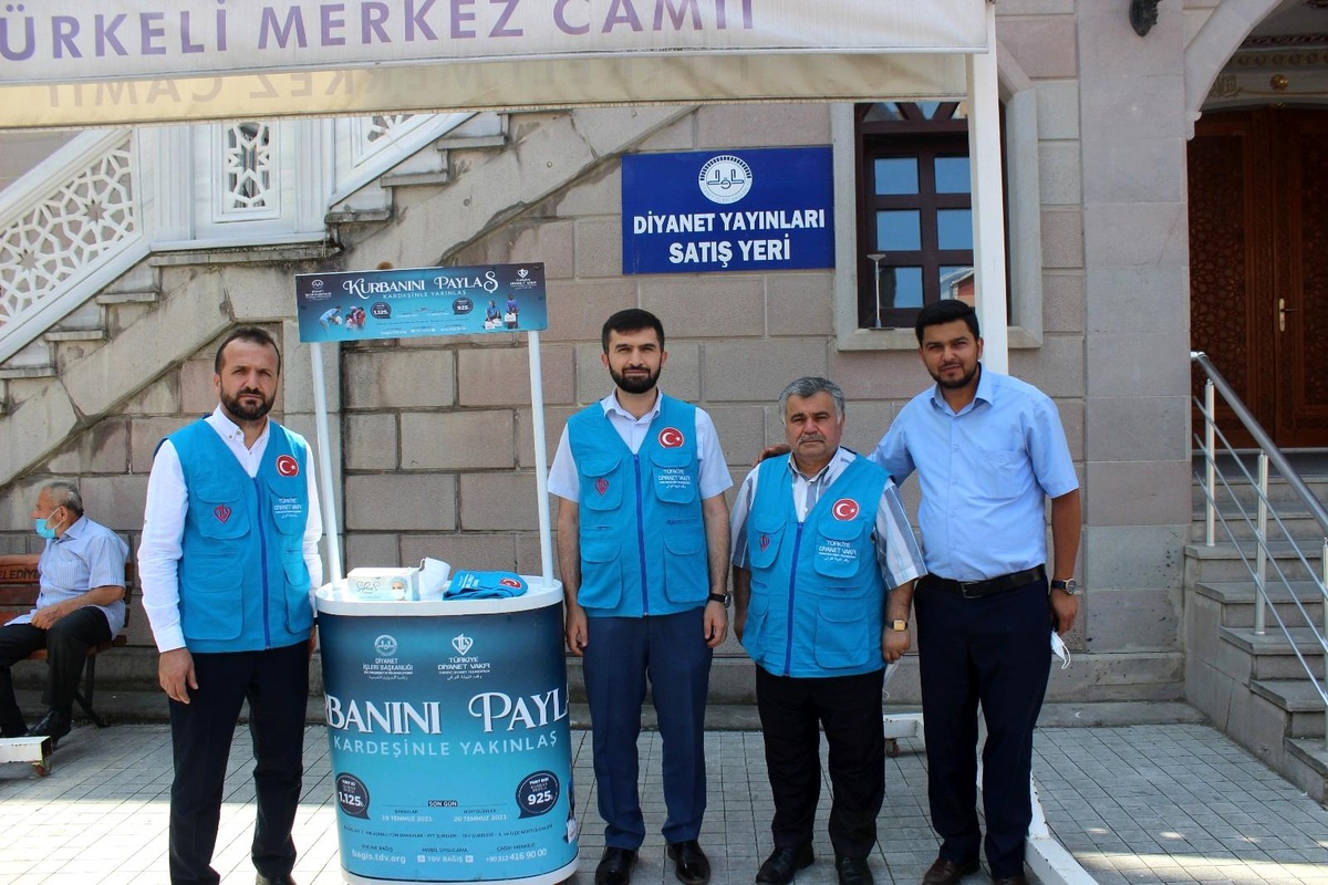 Türkeli\'de \'Kurbanını Paylaş, Kardeşinle Yakınlaş\' standı açıldı