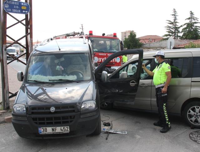 Üç gün önce evlenen çifti trafik kazası ayırdı