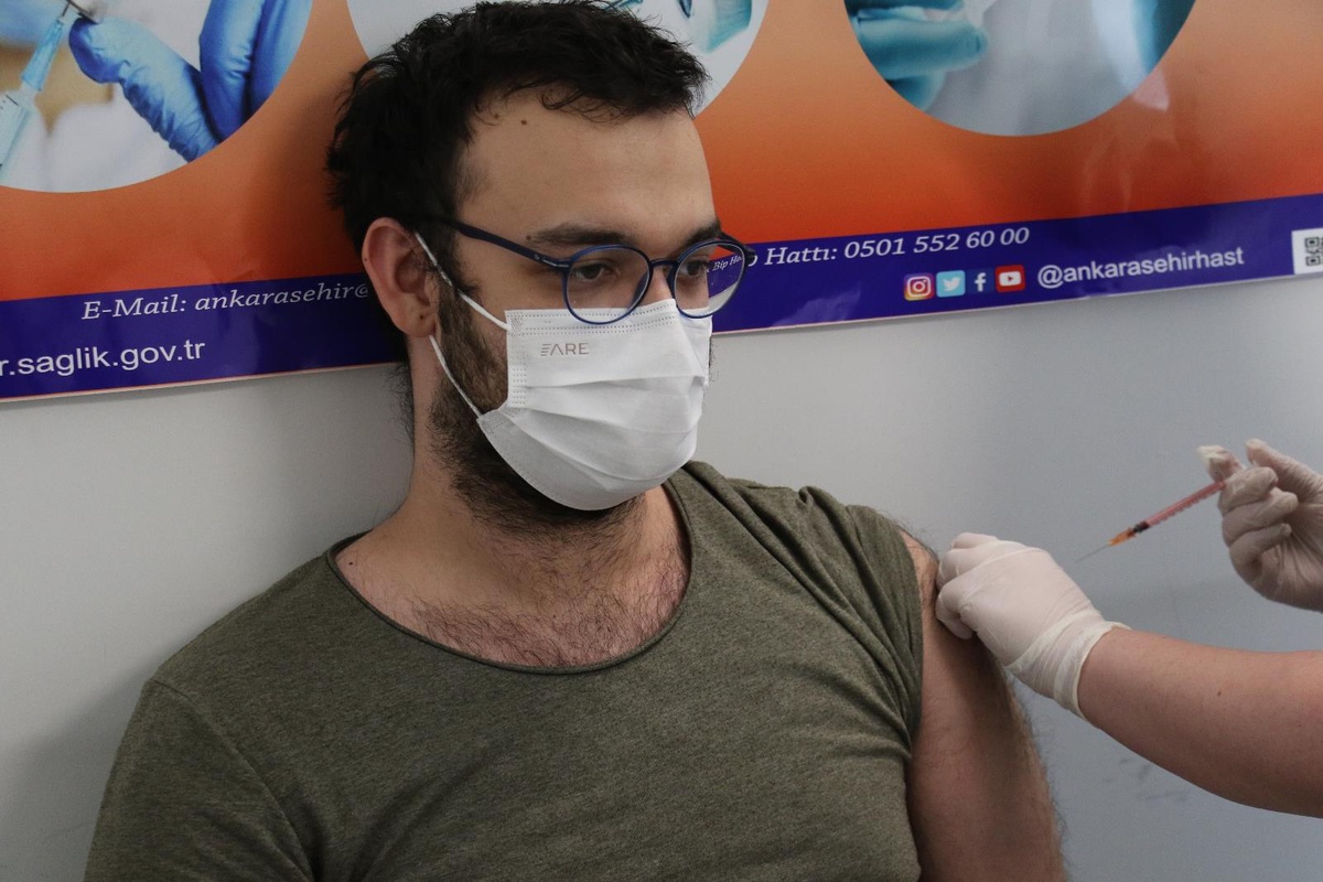 18 yaş üzeri vatandaşların Covid-19 aşılama süreci başladı