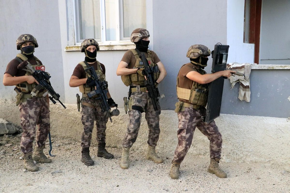 Adana\'da suç örgütü operasyonu: 28 gözaltı