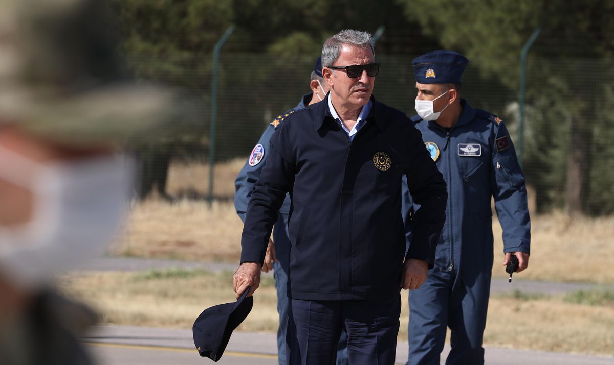 Akar, TSK\'nın komuta kademesi ile 2. Ordu Karargahı\'nı ziyaret etti