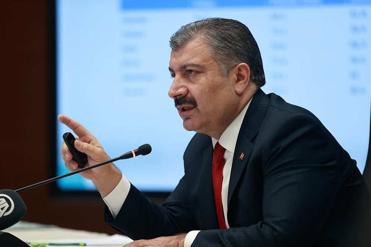 Bakan Koca\'dan aşı iddialarına yanıt: "Umarız bugünlerde sık sık güneşe çıkıyorlar"