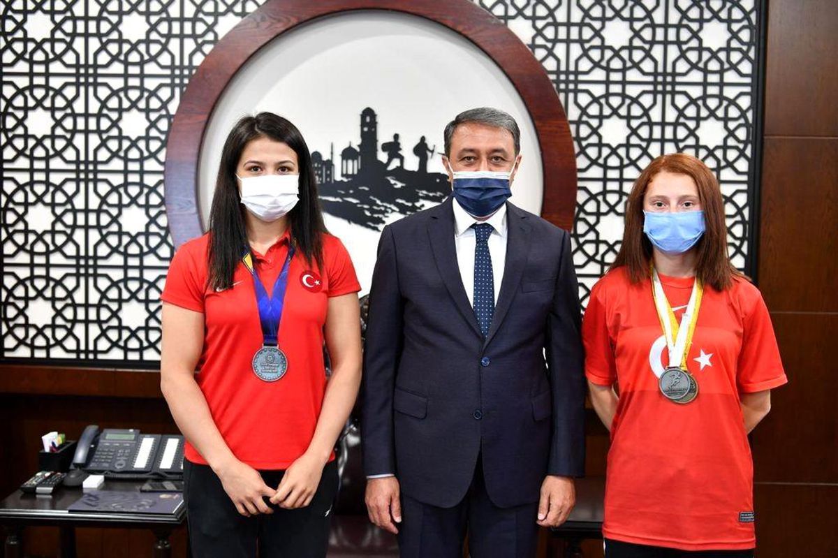 Dünya şampiyonlardan Vali Şıldak\'a ziyaret