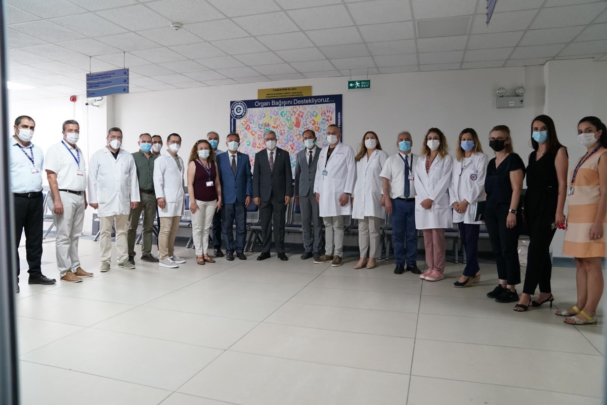 Ege\'de 50 kişilik ekip aynı anda 4 organ nakli yaptı