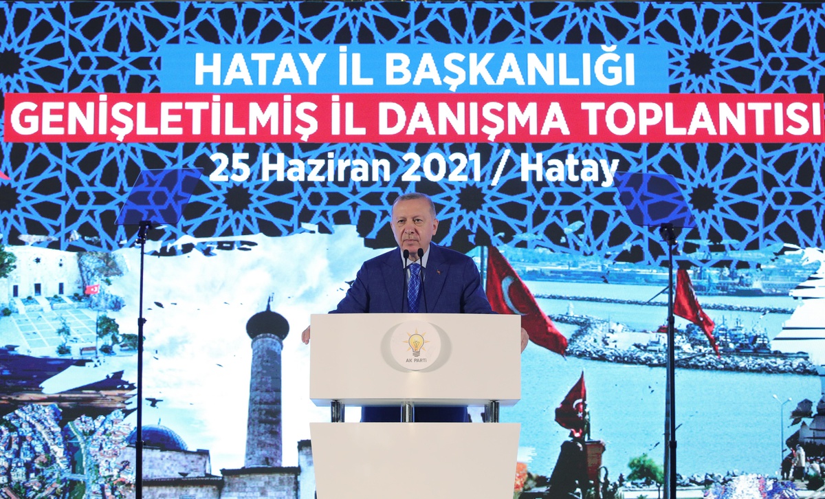 Erdoğan: "Türkiye, demokraside ve kalkınmada büyük gayretler ve fedakarlıklar neticesinde elde ettiği kazanımlara sıkı sıkıya sahip çıkma iradesinden...