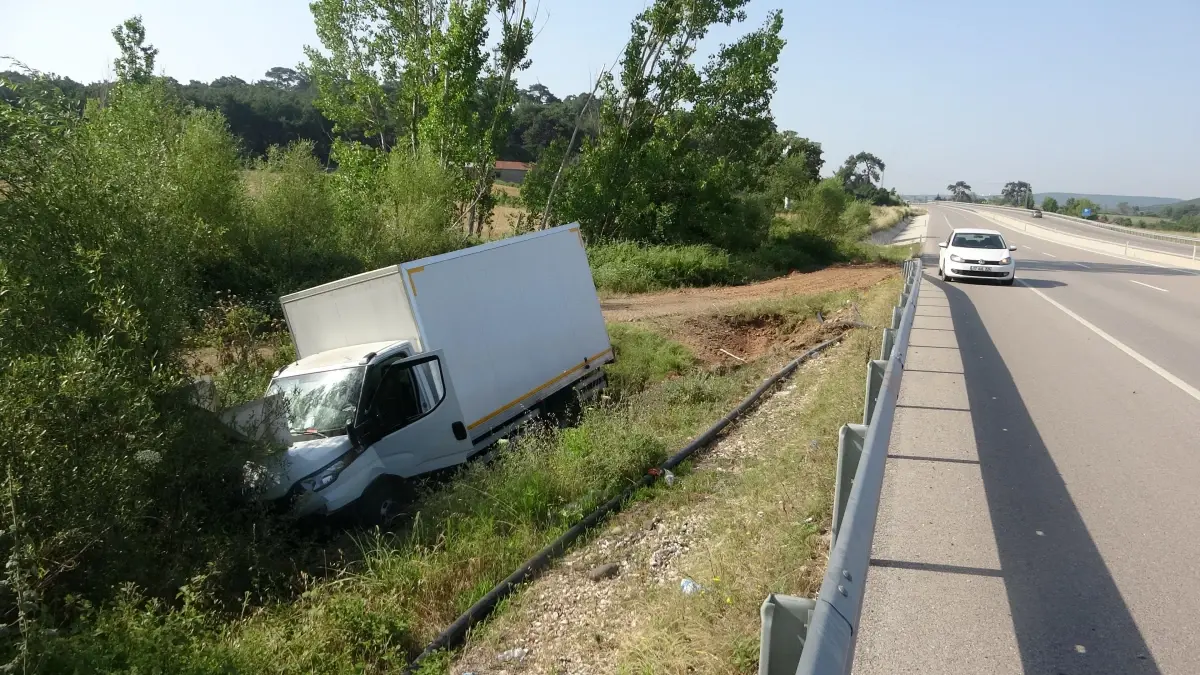 Ezine ve Ayvacık\'taki trafik kazalarında 4 kişi yaralandı