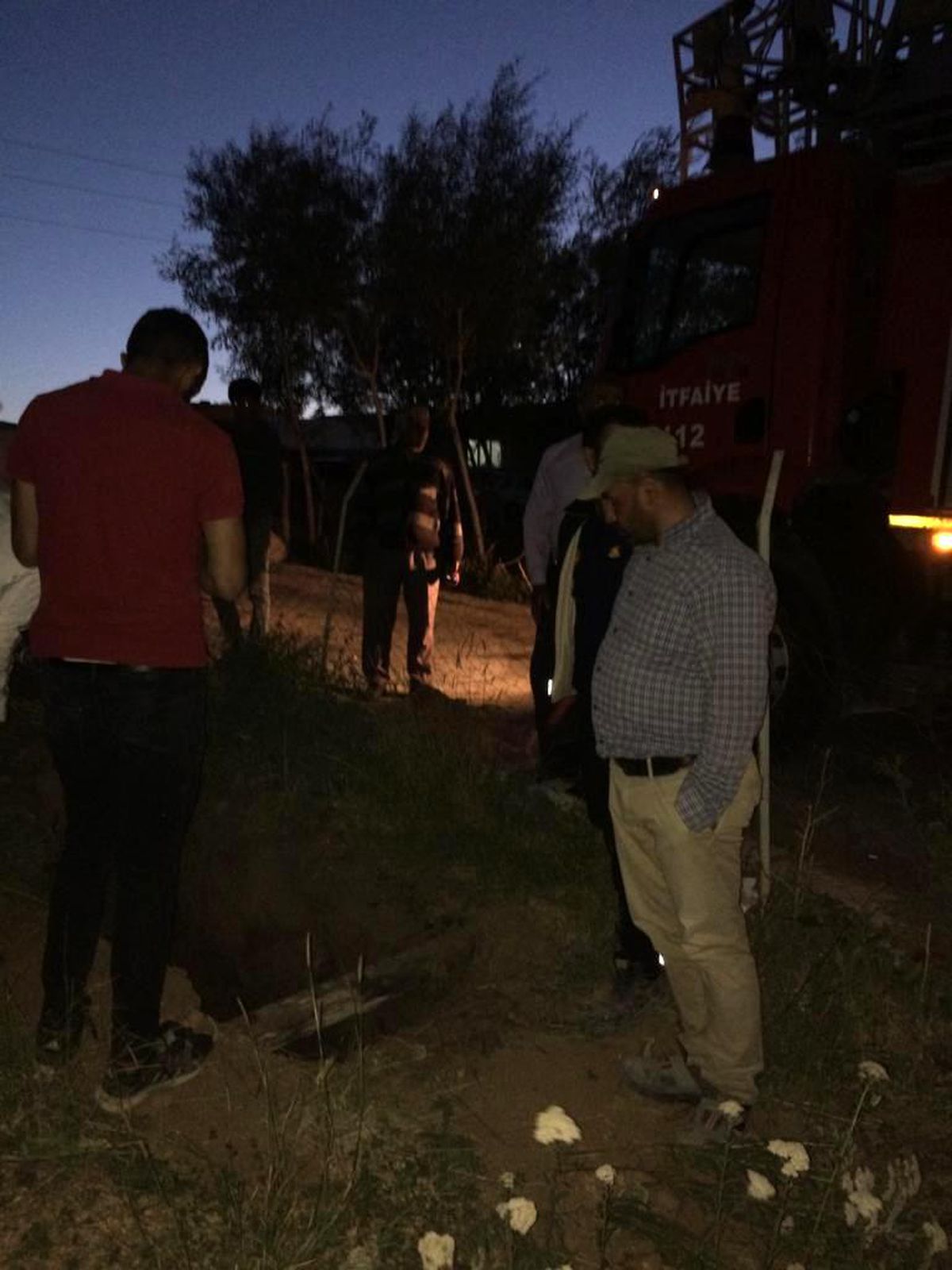 Son dakika haber... Fosseptik çukuruna düşen ineği itfaiye ekibi kurtardı