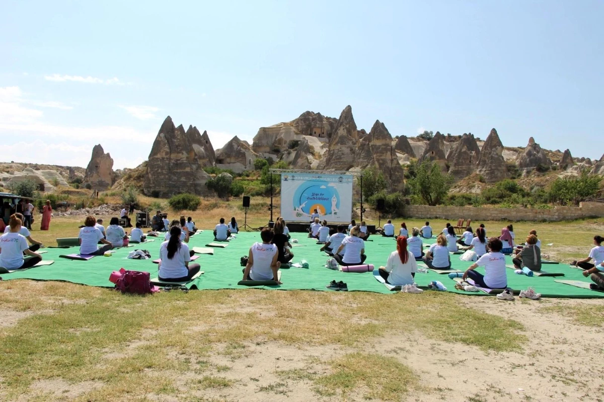 Hindistanlılar Uluslararası Yoga Günü\'nü Kapadokya\'da kutladı