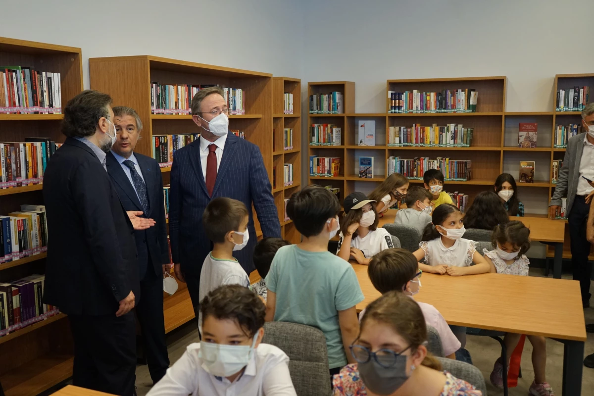 İstanbul\'un dördüncü AVM kütüphanesi Axis Kağıthane\'de açıldı