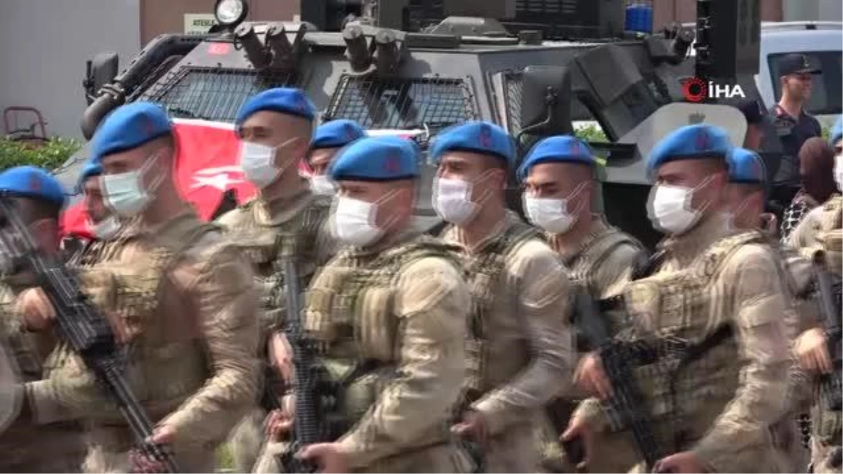 Jandarma Özel Harekat timleri dualarla Suriye\'ye uğurlandı