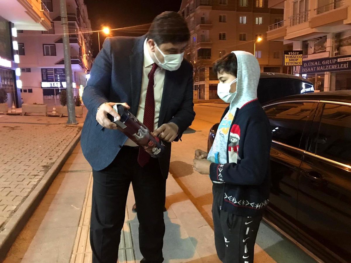 Kahramankazan Belediye Başkan\'ı Oğuz\'a vatandaşlardan yoğun sevgi