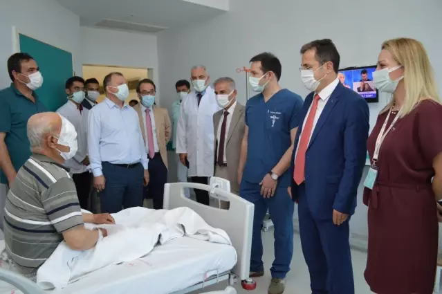 Muğla'da katarakt ameliyatı sonrası görme kaybı yaşayan hastaya kadavradan kornea nakledildi