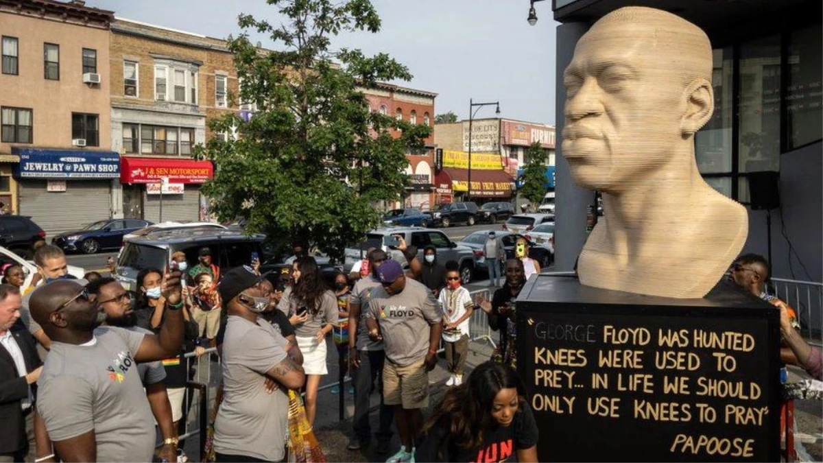 New York\'taki George Floyd heykeli aşırı sağcı bir grubun saldırısına uğradı