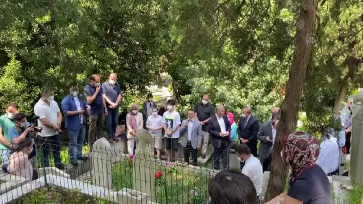 Prof. Dr. Ahmet Yüksel Özemre vefatının 13. yılında kabri başında anıldı